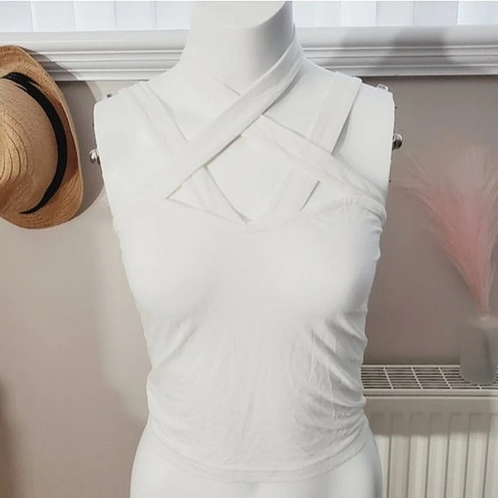 Super Soft criss cross ring neck sleeveless crop top- Small - Picture 1 of 7